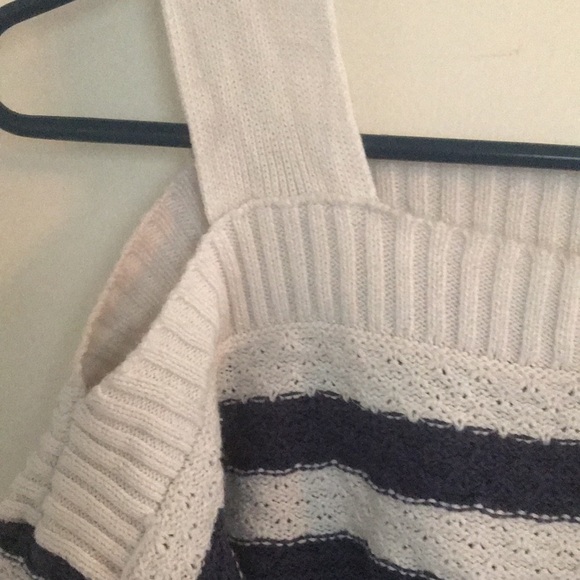 Size X-Small crop sweater - Picture 2 of 3